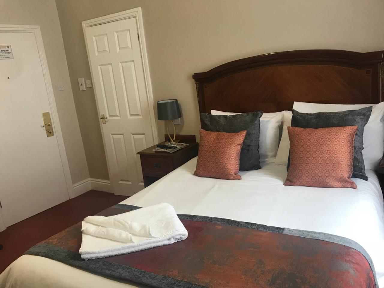 The Atherstone Red Lion Hotel Ngoại thất bức ảnh